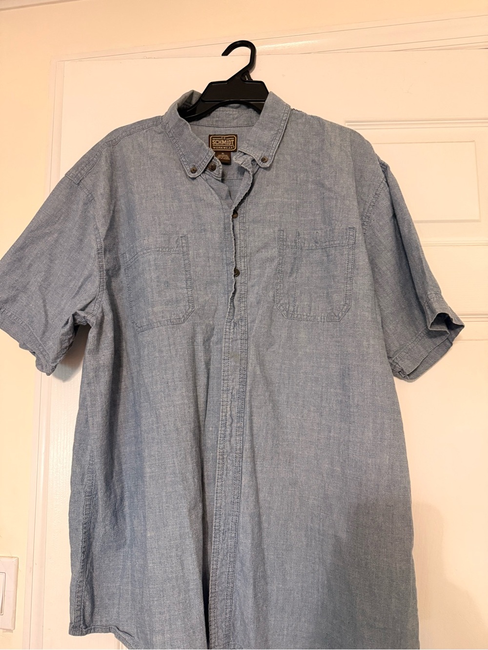 Men's Light Blue Chambray Short-Sleeve Button-Down Shirt